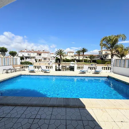 150-empurialola- Preciosa Casa Con Piscina Y Amarre En Empuriabrava