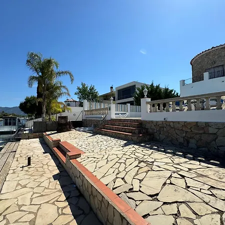 150-empurialola- Preciosa Casa Con Piscina Y Amarre En Villa Empuriabrava