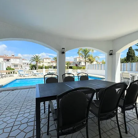 150-empurialola- Preciosa Casa Con Piscina Y Amarre En