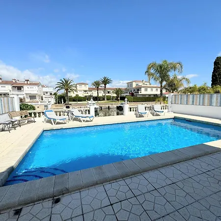 150-empurialola- Preciosa Casa Con Piscina Y Amarre En Villa Empuriabrava