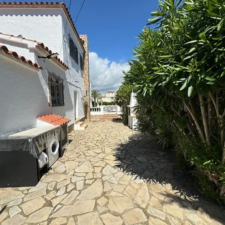 150-empurialola- Preciosa Casa Con Piscina Y Amarre En Villa