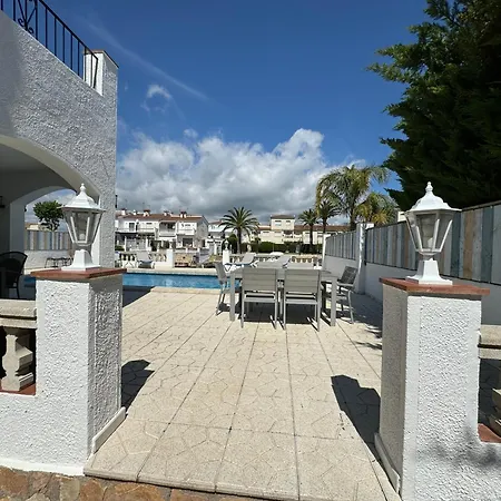 150-empurialola- Preciosa Casa Con Piscina Y Amarre En * Empuriabrava
