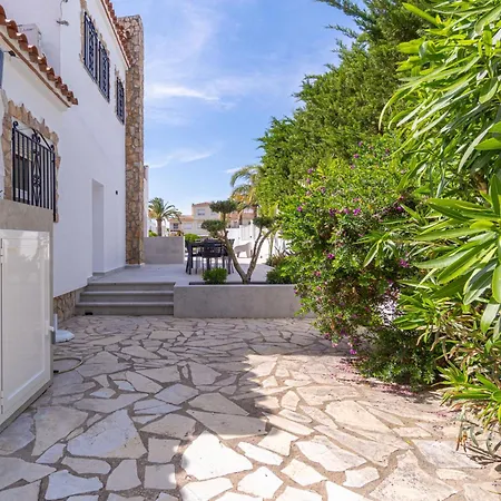 150-empurialola- Preciosa Casa Con Piscina Y Amarre En * Empuriabrava