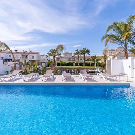 150-empurialola- Preciosa Casa Con Piscina Y Amarre En Villa *