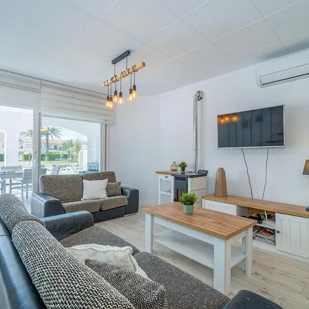 150-empurialola- Preciosa Casa Con Piscina Y Amarre En Empuriabrava