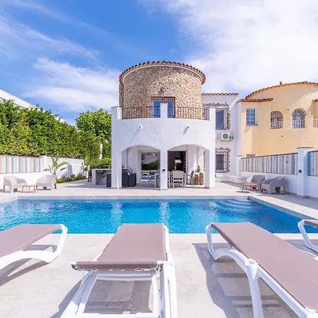 Villa 150-empurialola- Preciosa Casa Con Piscina Y Amarre En