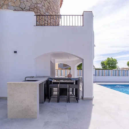 Villa 150-empurialola- Preciosa Casa Con Piscina Y Amarre En