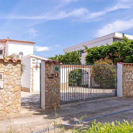 150-empurialola- Preciosa Casa Con Piscina Y Amarre En Empuriabrava